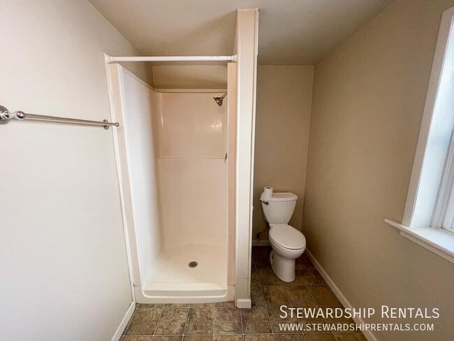 Building Photo - 1648 E 24th Ave