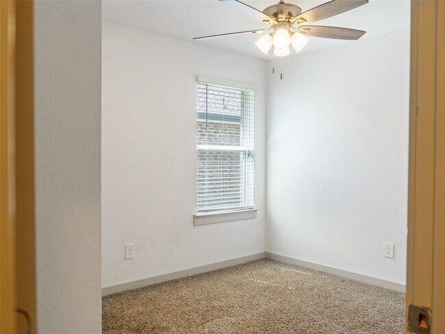 Building Photo - 711 Boer Plns Dr