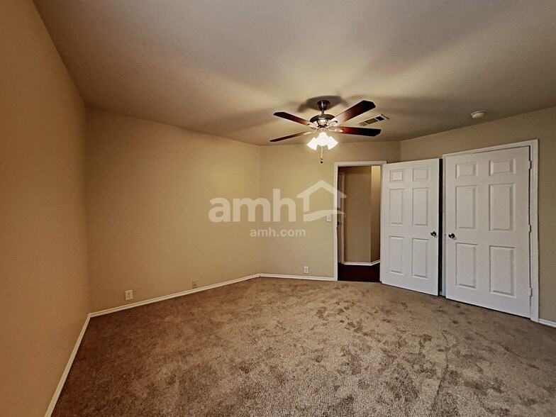 Building Photo - 3002 Marigold Dr