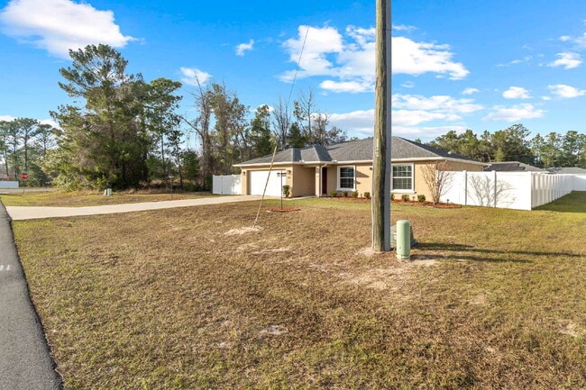 Building Photo - 3BR, 2BA Available Now with Fenced Yard and New Floors, North Marion Oaks