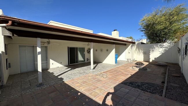 Building Photo - Ralph Haver designed historic Townhome