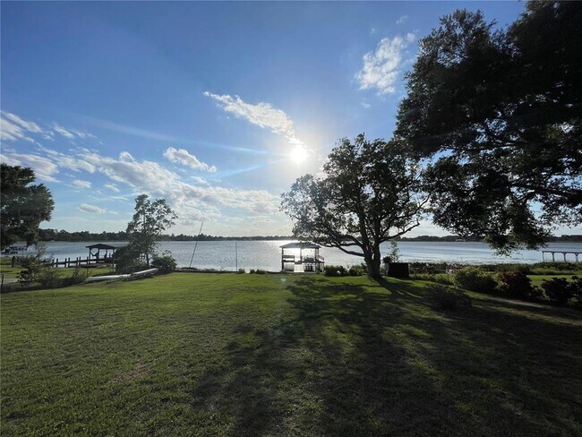 Building Photo - 879 S Terrace Dr
