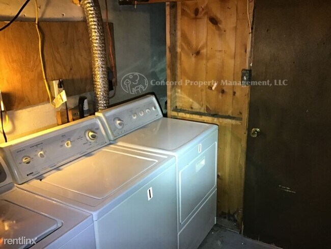 Building Photo - 2730 Maple Ave