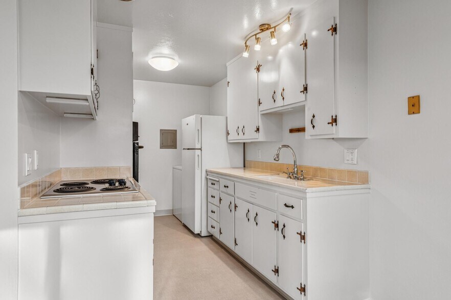 Building Photo - 2073 Key Blvd