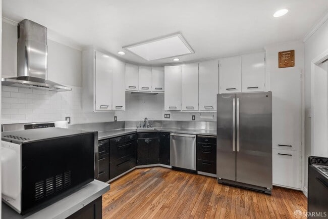 Building Photo - 112 Baden St