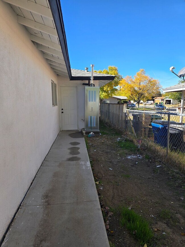 Building Photo - 44414 Andale Ave