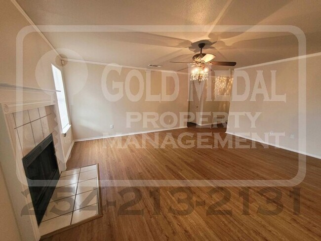 Building Photo - Charming 4-Bed, 2-Bath now available for r...