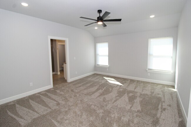 Building Photo - 1045 Autumn Royal Ave