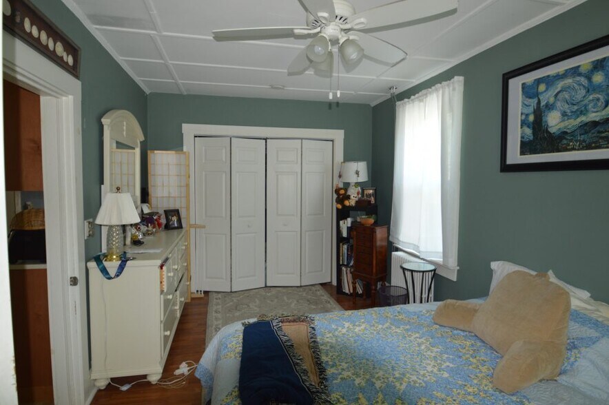 Building Photo - 19 Dixon St