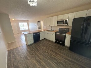 Building Photo - 2906 Straus Ln