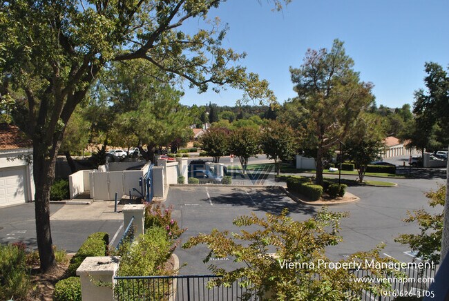 Building Photo - 102 Beachcomber Dr E