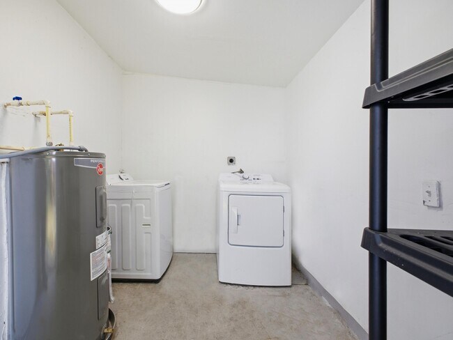 Building Photo - 3561 Oberon Ave