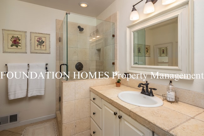 Building Photo - Gorgeous Ranch Style 4BD/2.5BA!  Outdoor Kitchen!  Hot Tub!  FOUNDATION