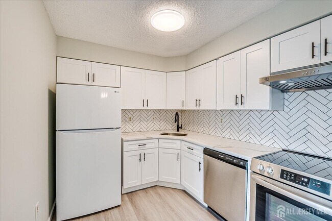 Building Photo - 807 Aspen Dr