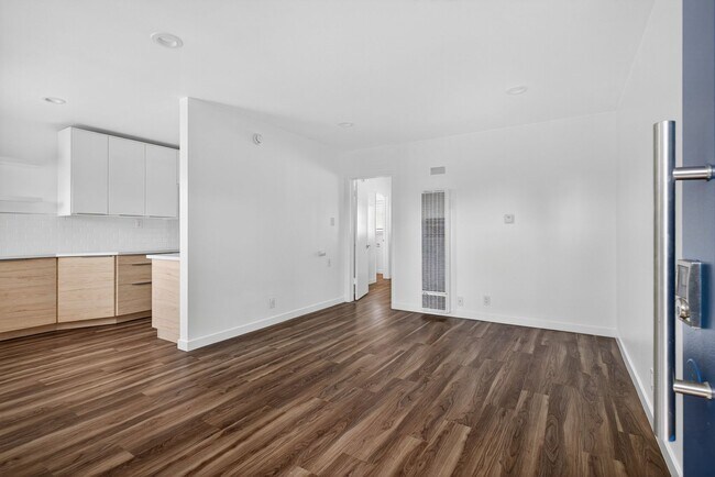 Building Photo - 4308 E 4th Street