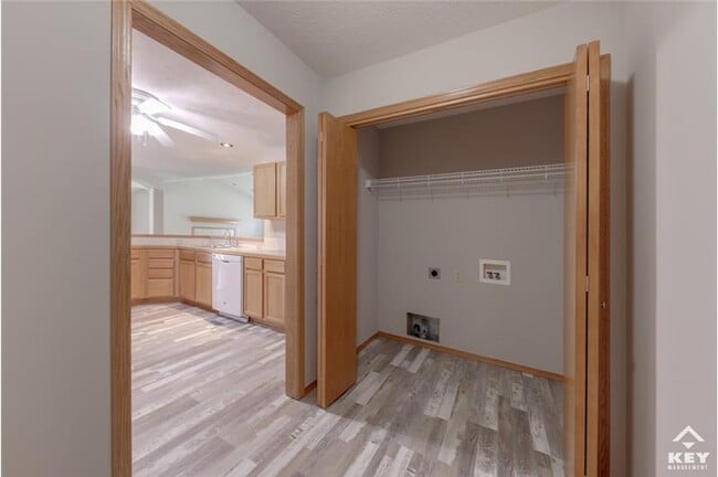 Building Photo - 565 N Bristol Ct