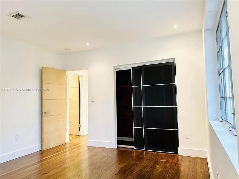 Building Photo - 400 NE 86th St