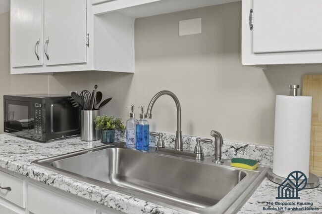Building Photo - Furnished 2-Bedroom Apartment Minutes from Highmark Stadium