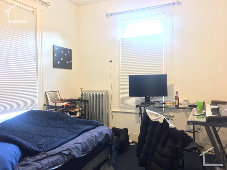 Building Photo - 70 Chester St