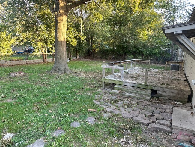 Building Photo - Available Now! 3-Bed, 1-Bath Home in central Springdale + Garage and Large, Fence-In Backyard!