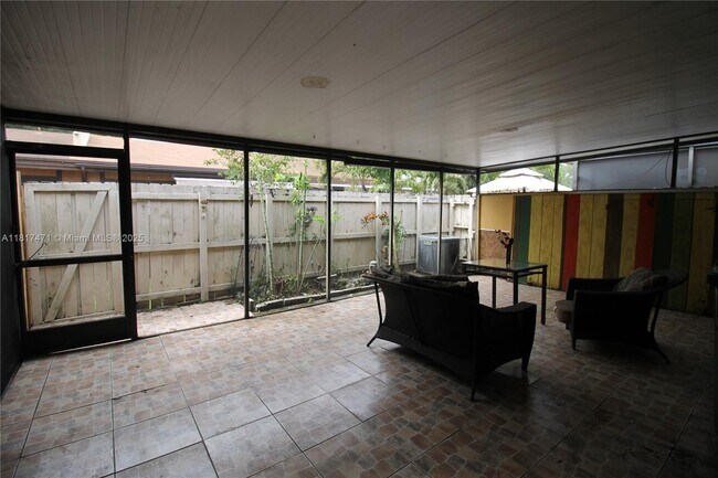 Building Photo - 10351 Juniper Ct