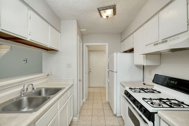 Building Photo - 6904 Deep Cir