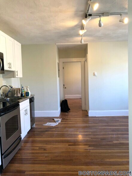 Building Photo - 402 Highland Ave