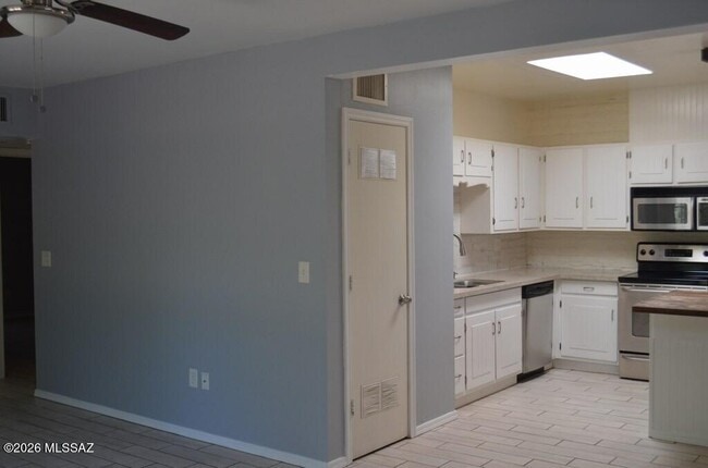 Building Photo - 9159 E Broadway Blvd