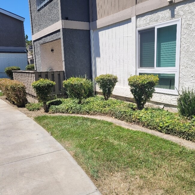 Building Photo - 2845 S Fairview St