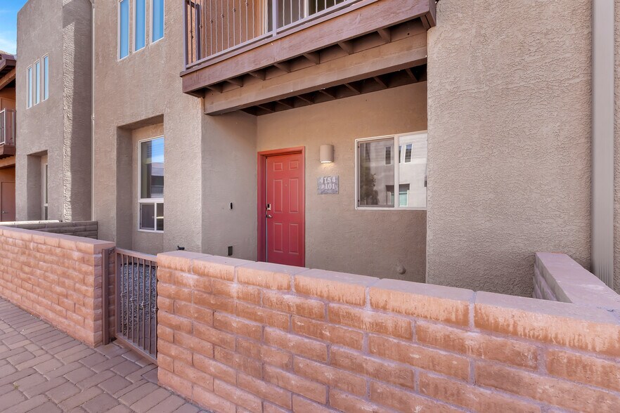 Building Photo - 4154 N Thurston Ln