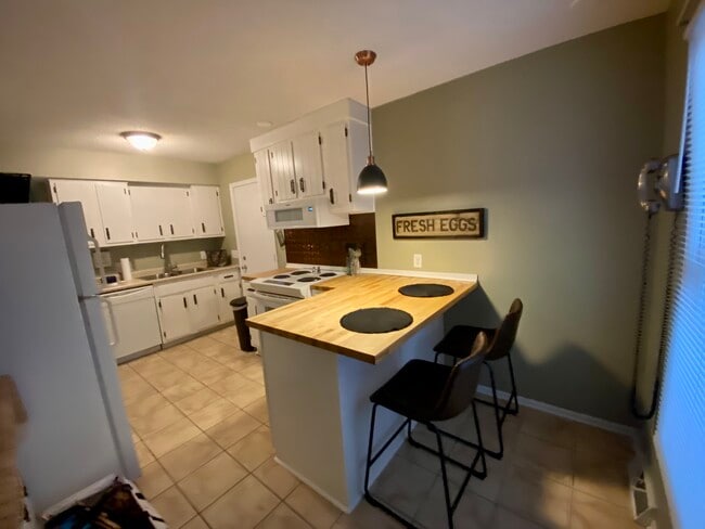 Building Photo - 424 Thomas St