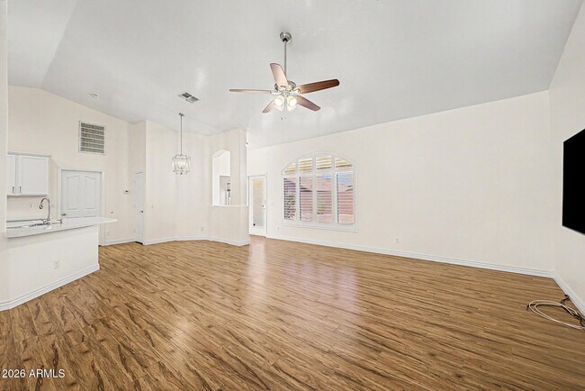 Building Photo - 678 W Fremont Dr