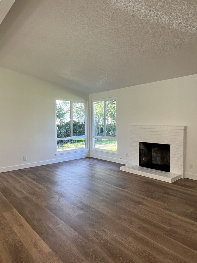Building Photo - STUNNING REMODELED 3 BED HOME IN CARMICHAEL!