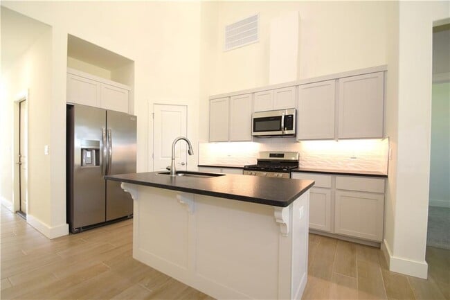 Building Photo - 421 Azurite Rd