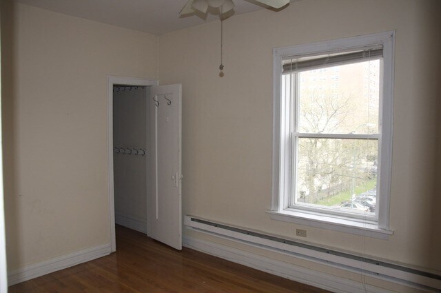 Building Photo - 3917 N Southport Ave