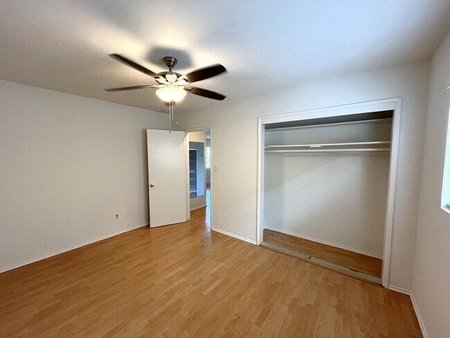 Building Photo - 1bd/1bth South Park Apartment with Plank F...