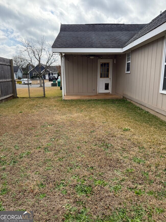 Building Photo - 109 Green Meadow Dr