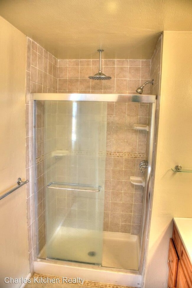 Building Photo - 4 br, 2 bath House - 1050 Holly Way