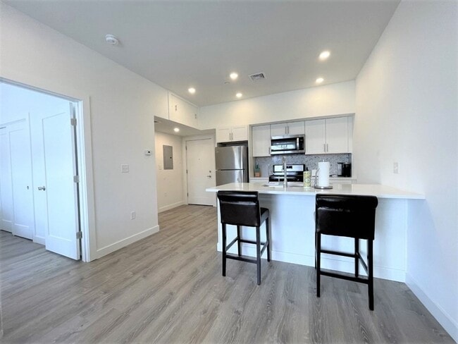 Primary Photo - 302 Broadway