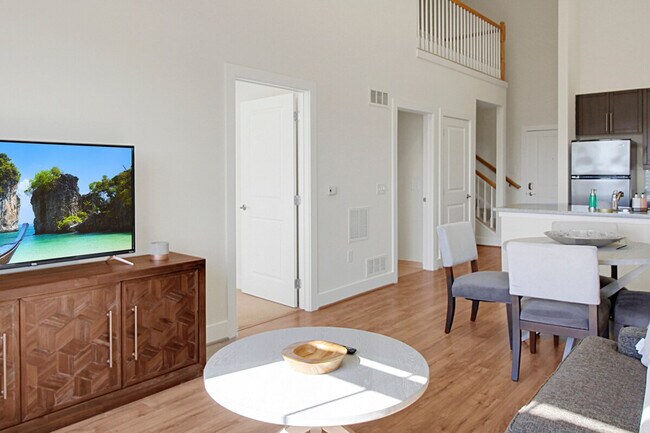 Building Photo - 909 Usher St