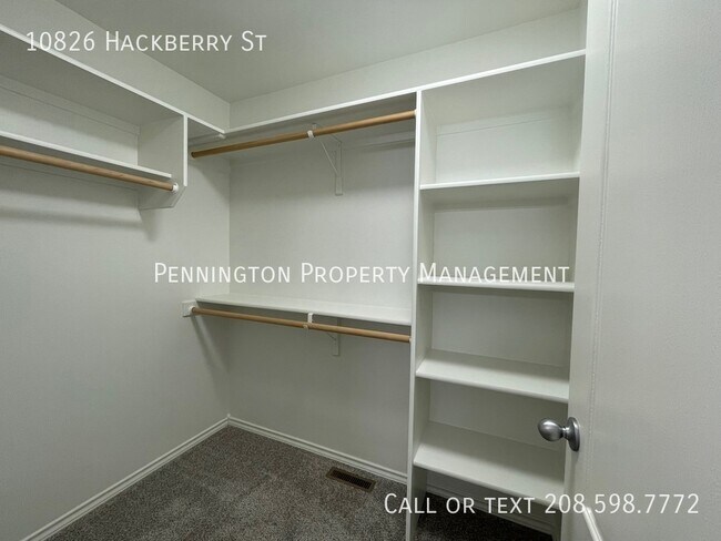 Building Photo - 10826 Hackberry St