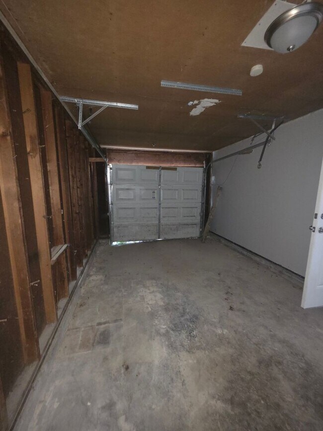 Building Photo - LIMITED TIME**1/2 OFF DEPOSIT**