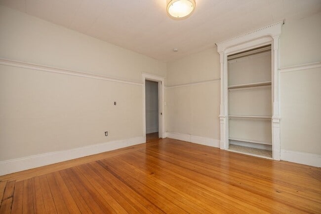 Building Photo - Great 4 Bed Available 9/1/26