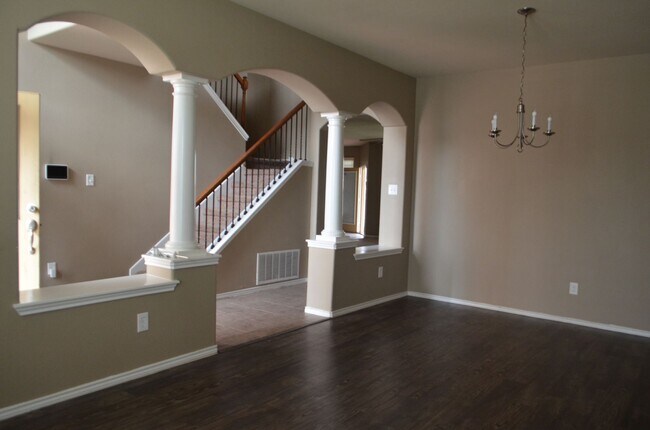 Building Photo - Over 3000 square feet with 3 car garage!