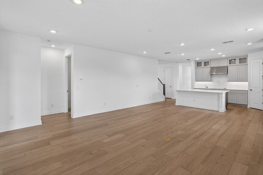 Building Photo - 2926 Sailhouse Dr