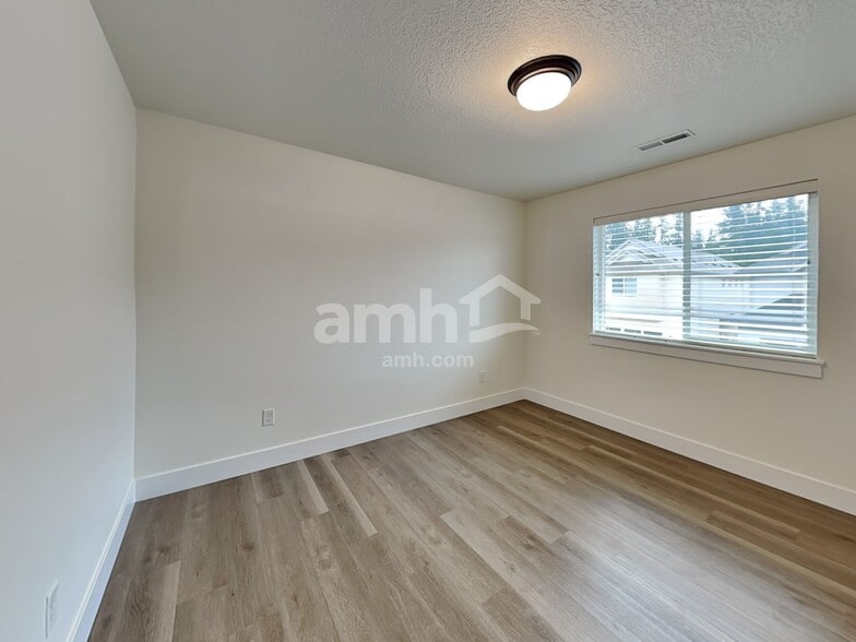 Building Photo - 7029 S 11th St