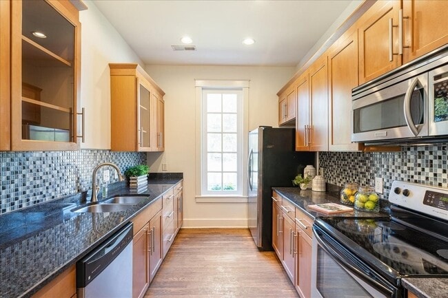 Building Photo - 1411 10th Ave N