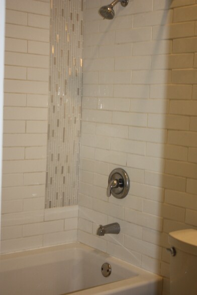Building Photo - 5862 Homeland Rd