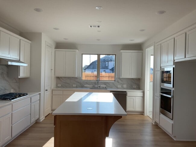 Building Photo - 29826 Ellwood Ln