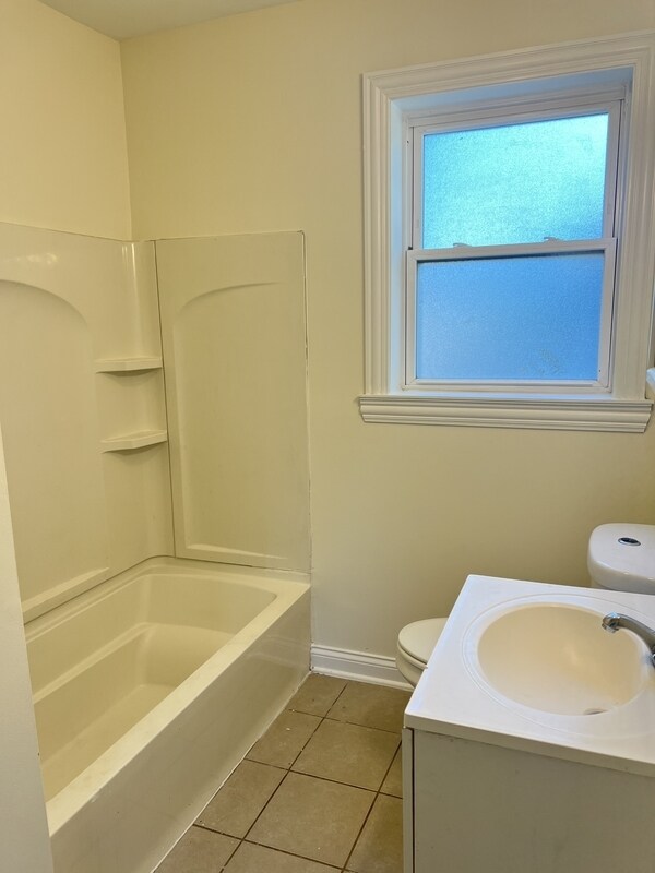 Building Photo - 653 E 90th Pl